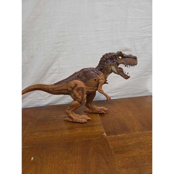 Animal Planet Interactive T Rex Dinosaur Light Up Eyes Growls Tested Toys R Us - Picture 4 of 9